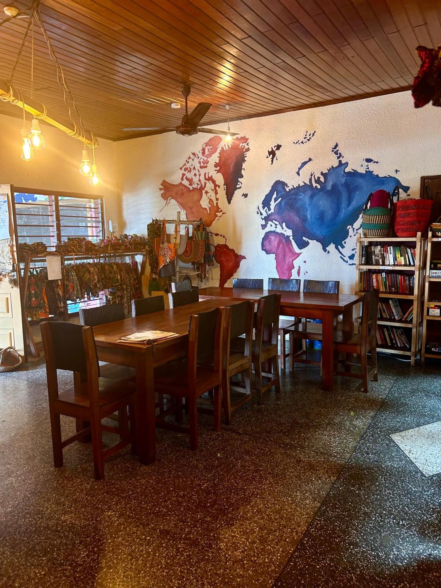 Tumi Hostel Kumasi Luaran gambar